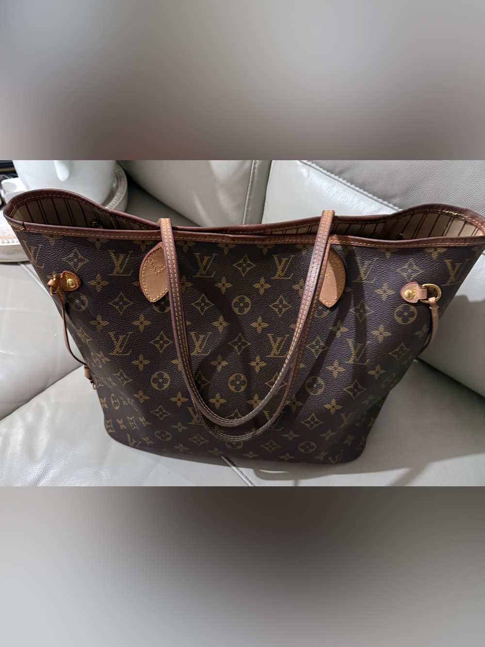 Authentic Louis Vuitton Neverfull MM Monogram Women’s Tote with Dust Bag and Box